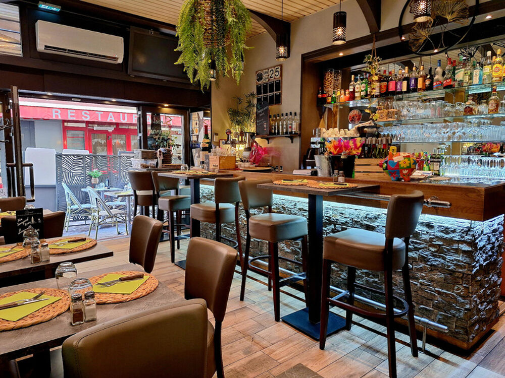   Dpt Savoie (73),  AIX LES BAINS Hyper Centre -BAR-Restaurant Double Terrasse 