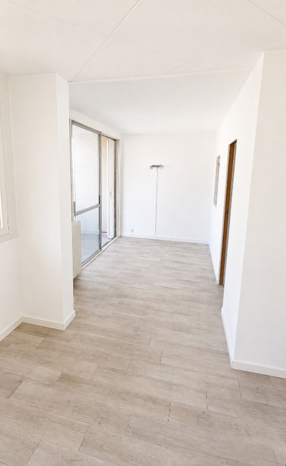 T1 BIS avec balconnet et parking à VILLEURBANNE