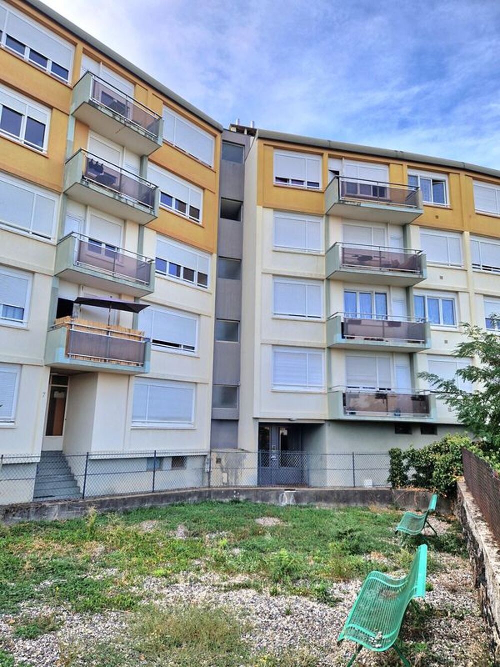 LAFAYETTE / NEUF SOLEILS - 1 PIECE AVEC BALCON - CLERMONT FD