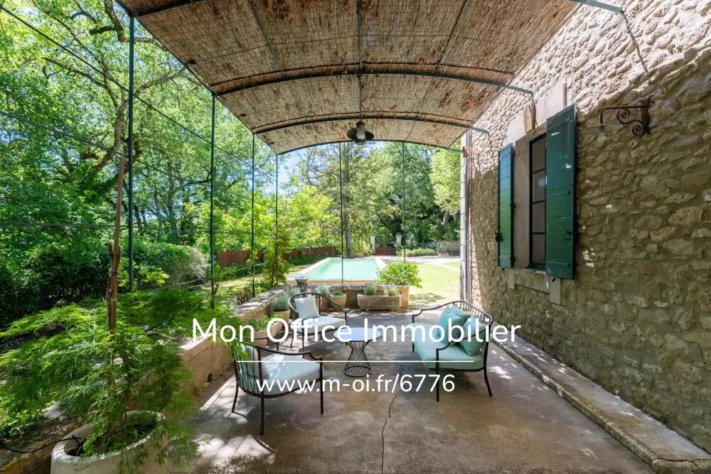 Vente Propriété/Château Référence : 6776-NGU. - Maison 7 pièces - 6 chambres - 300m2 - Piscine - Rivière privée - calme absolu Lourmarin