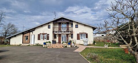   Charmante landaise de 200 m2, 6 chambres, véranda + dépendance de 120 m2 sur terrain 2328 m2 Maison - 8 pièce(s) - 200 m²