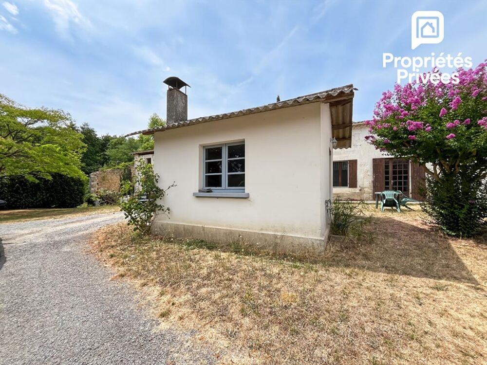 Maison à vendre à Orignolles, 161 m² habitables, dépendances, grand terrain de plus de 3 000 m²