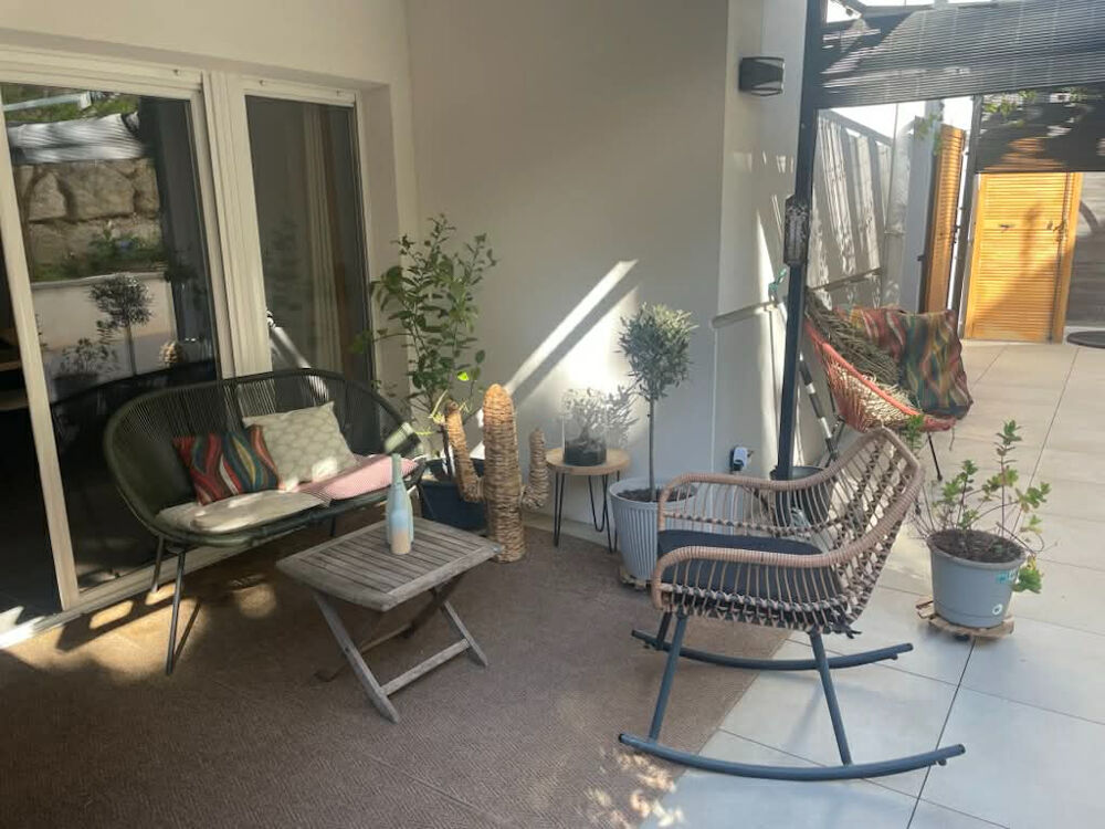 Vente Appartement COUP DE COEUR- 3 pièces en rez-de-jardin avec 104m² d'extérieur, box double et résidence récente Marseille 12