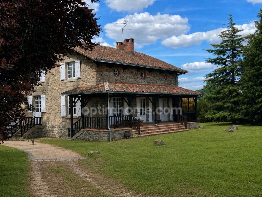 Très Belle maison de caractère dans parc de 26900 m2