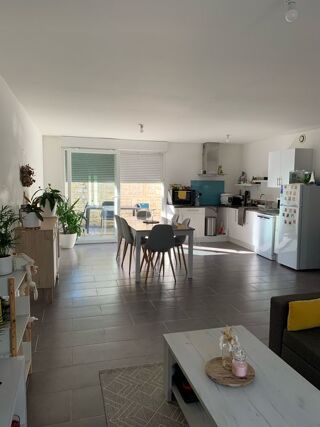  Appartement à louer 3 pièces 80 m²