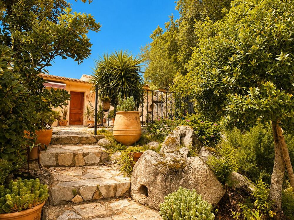 EXCLUSIVITÉ Propriété avec deux villas indépendantes