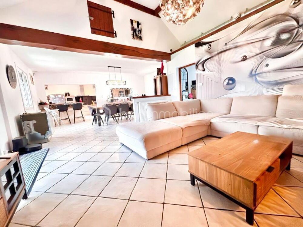 SUPERBE PLAIN PIED SEJOUR CUISINE 3 CHAMBRES JARDIN PISCINE