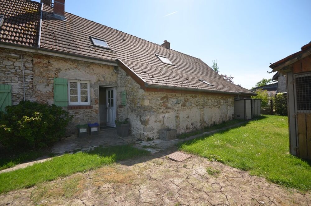 Proche de MONTMIRAIL (51) à vendre charmante longère de 240 m2