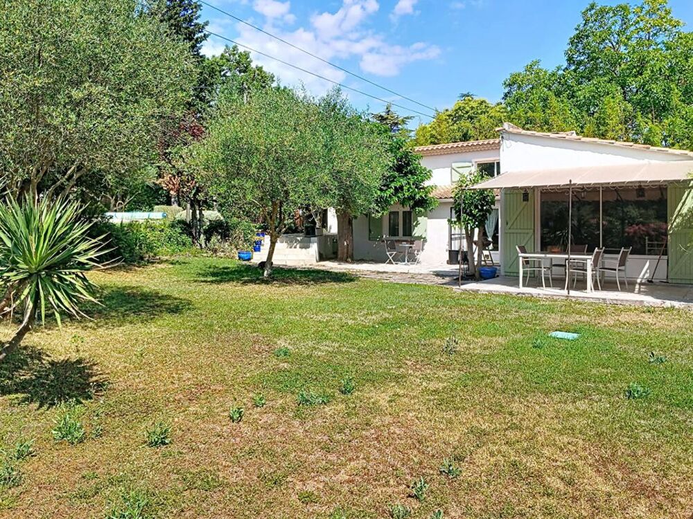 Villa sur 1700m² de terrain avec piscine, appartement et garage - LE VAL