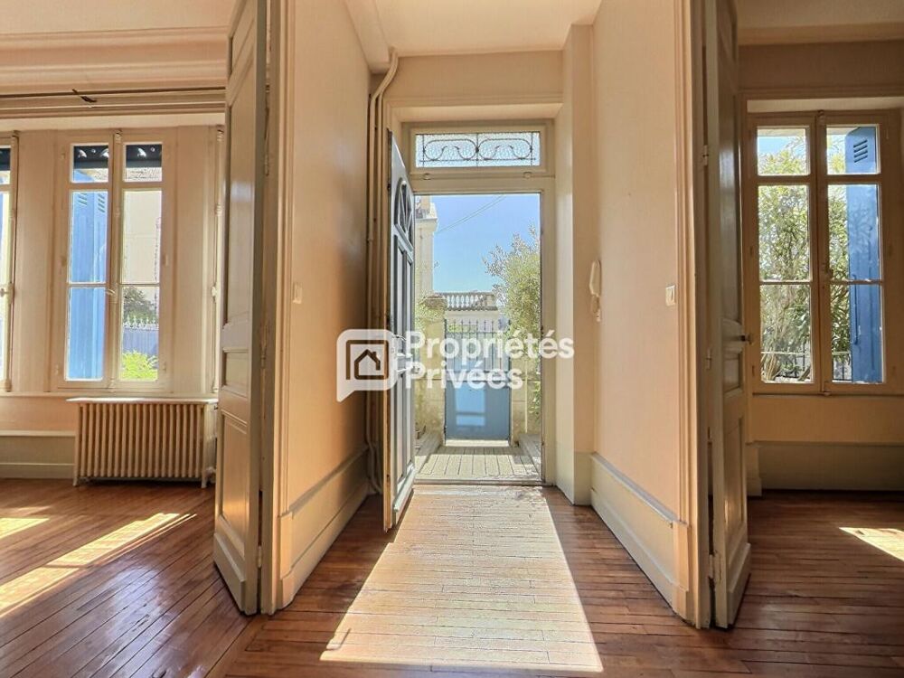 Maison de ville T8 d'env. 236 m2 avec 6 ch, piscine chauffée et garage sur PERIGUEUX (24000)