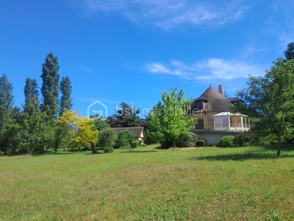 Maison atypique ronde dans un écrin de verdure en Vallée de la Vienne