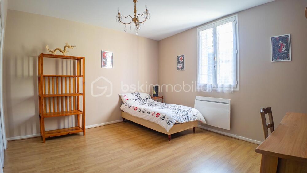 Magnifique appartement 3 pièces, spacieux (88 m²), entièrement rénové dans une résidence sécurisée (avec ascenseur, cour collect