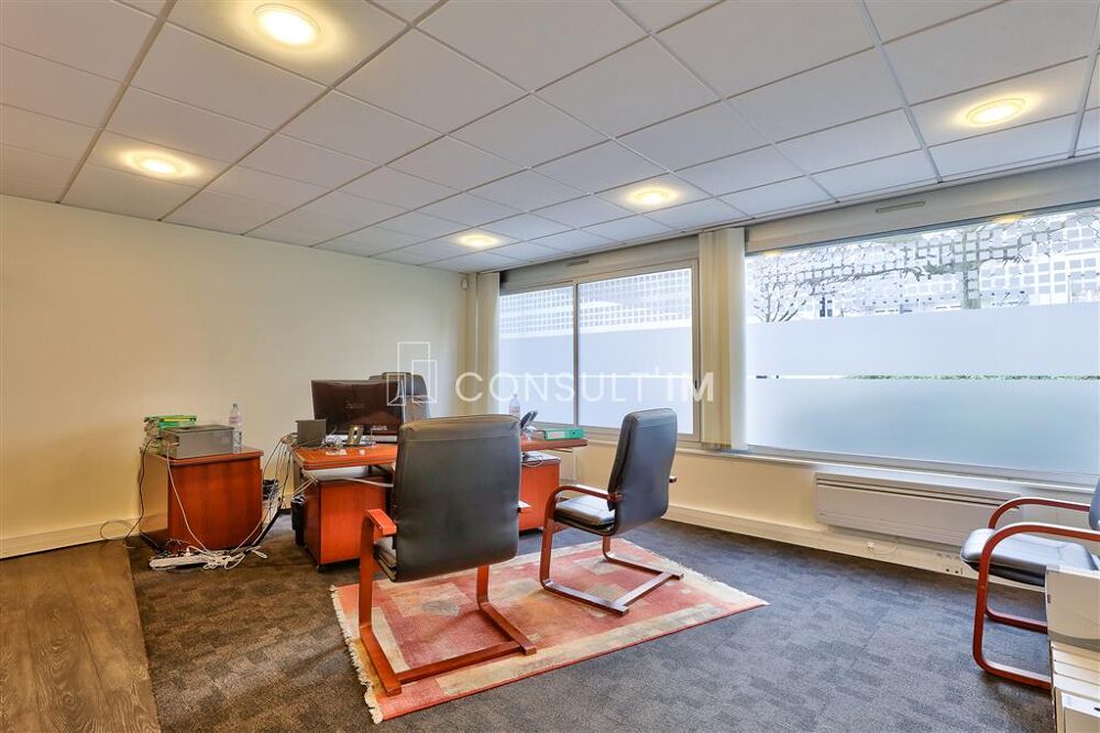   A deux pas de la Gare de Vincennes, bureaux en RDC avec double accès ERP PMR Vincennes