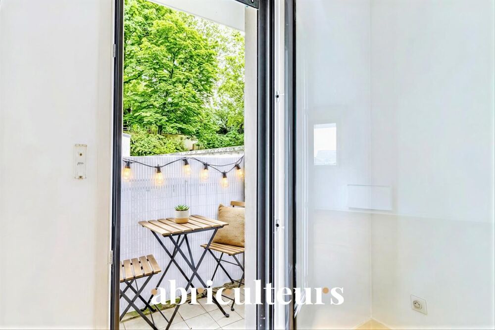 Studio 30 m² avec balcon en vente à Courbevoie /Victor Hugo(92400)