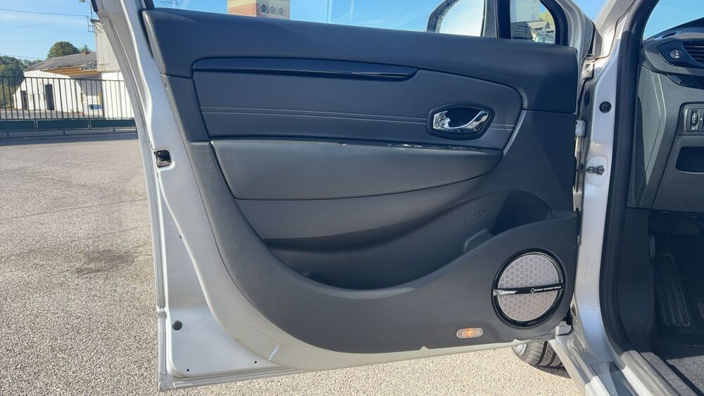 Sc&eacute;nic III 1.5 dCi 110 Energy Bose 2016 occasion 02500 Neuve Maison