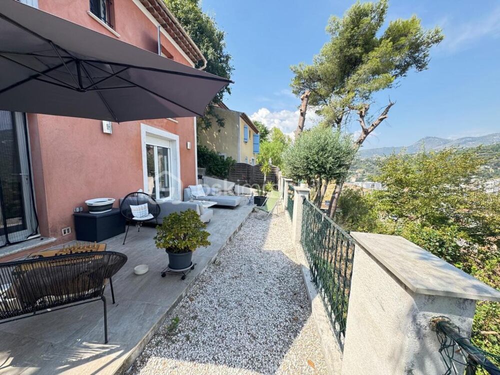 Vente Villa La Trinité – Villa avec vue dégagée, belles terrasses et garage triple La trinite