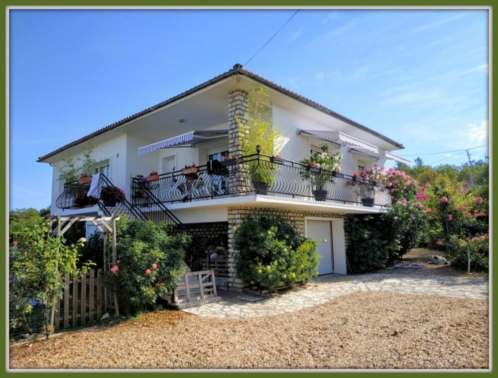 Maison 7 pièces 202 m² · à Chalais · 202 m² · 155 000 €