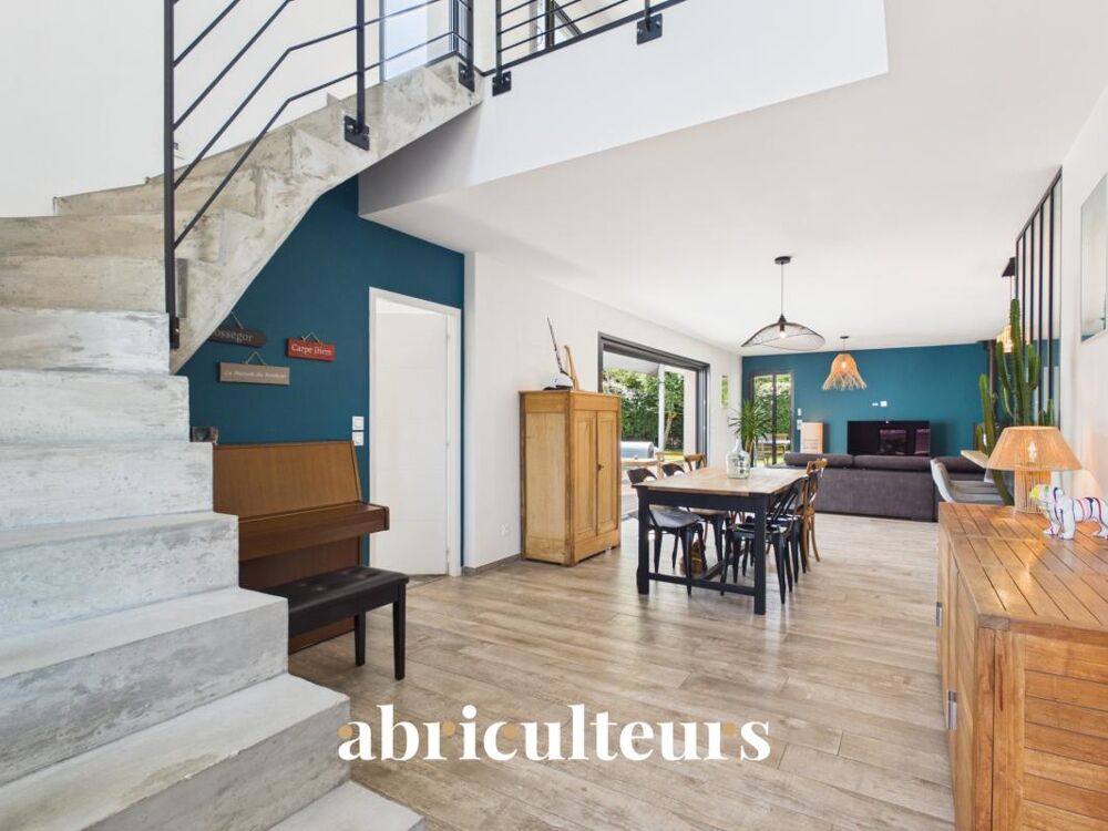 Villa contemporaine de 2018 avec piscine et toit-terrasse en vente à Seignosse Bourg (40510)