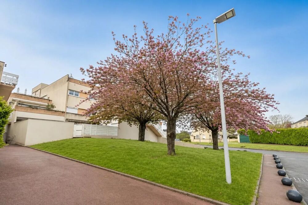 COMME UNE MAISON  4 CHAMBRES, JARDINET PRIVATIF & BOX 