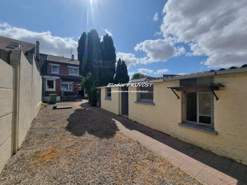 Maison familiale 100 m² avec 2 580 m² de terrain, garage et dépendances