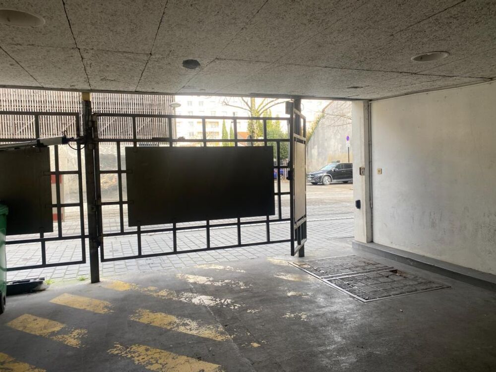 Vente Parking/Garage BORDEAUX A VENDRE PLACE PARKING SECTEUR STADE CHABAN/ORNANO Bordeaux
