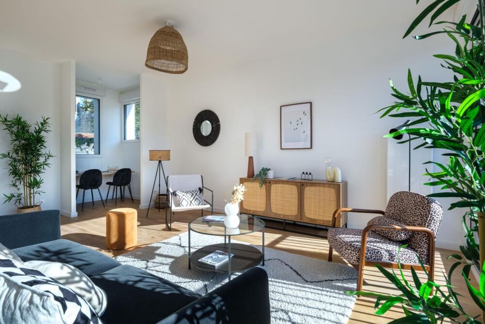 Vente Appartement SUPERBE DUPLEX 4 PIECES AVEC SA TERRASSE ET SON JARDIN PRIVATIF EN PLEIN COEUR BORDELAIS Bordeaux