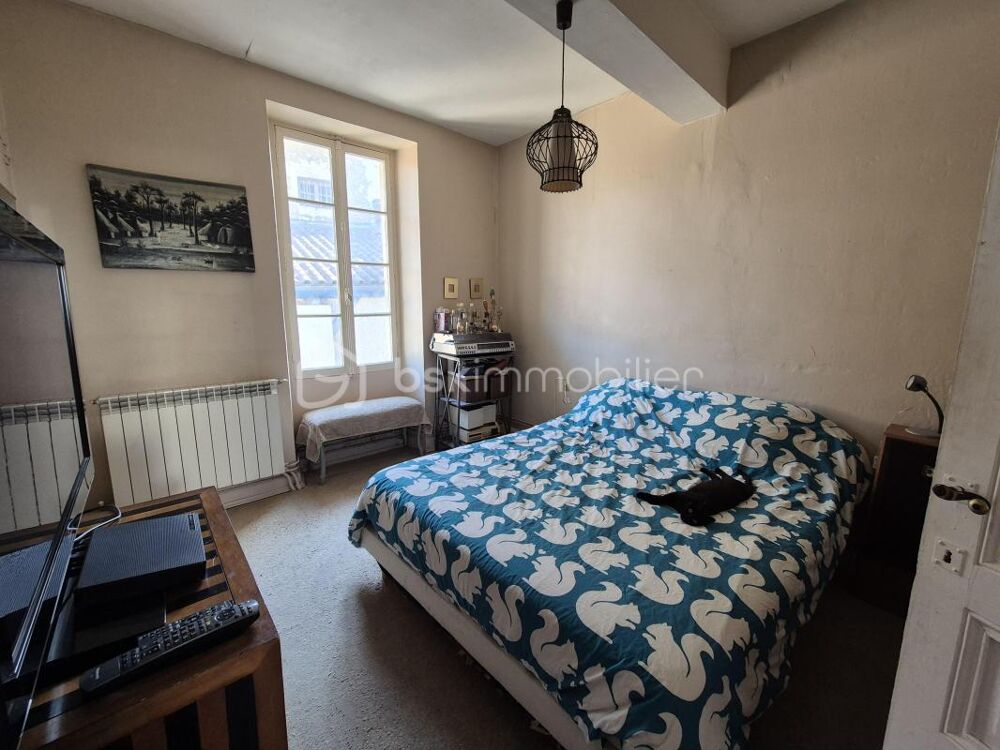MAISON DE VILLE avec dépendance et cour