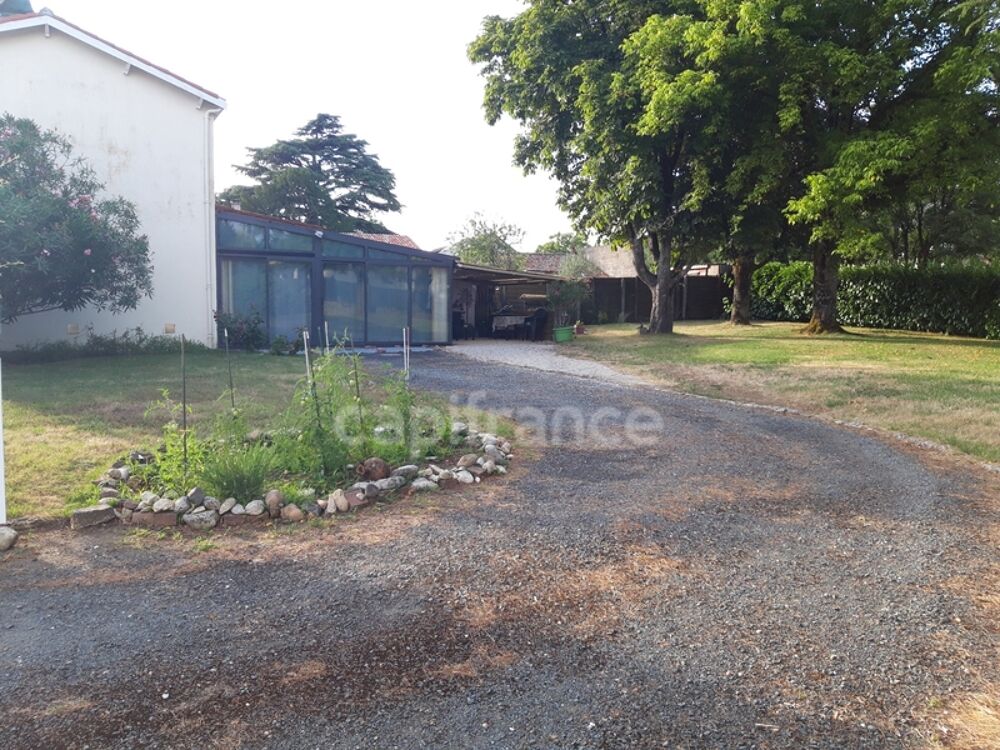 Maison à vendre 6 pièces et véranda FONTENAY LE COMTE (85200)