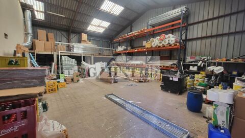   ENSEMBLE IMMOBILIER EN ZONE COMMERCIAL 