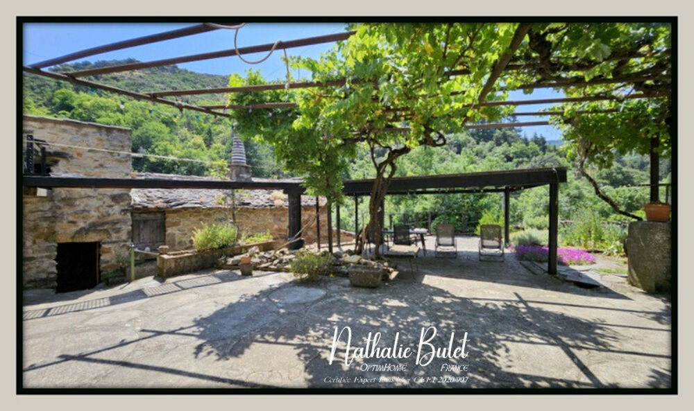 A vendre  Maison de village avec jardin et dépendances  secteur entre Saint-Chinian et Saint Pons de Thomières