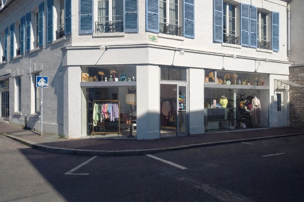   Opportunité rare : Local commercial premium au cœur historique de Vernon 