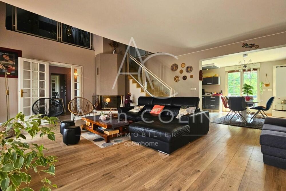 Maison individuelle 4 façades  182 m²  4 chambres  Terrain de 8 ares à Yutz