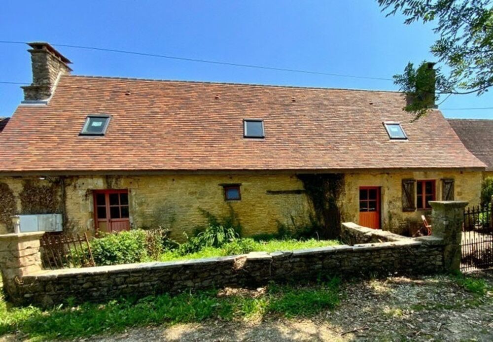 Maison composée de deux parties à vendre 5 pièces LA CHAPELLE AUBAREIL (24)