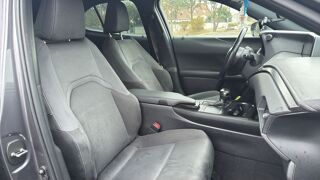 UX 2.0 VVT-i 184 Hybrid 4WD e-CVT Pack Confort Business 2022 occasion 95260 Beaumont Sur Oise