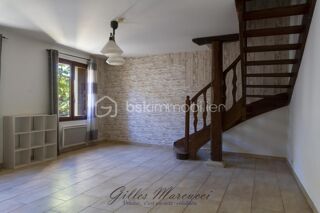 Vente Appartement 88 m² au cœur du village – 3 chambres, balcon et potentiel à révéler Mormoiron