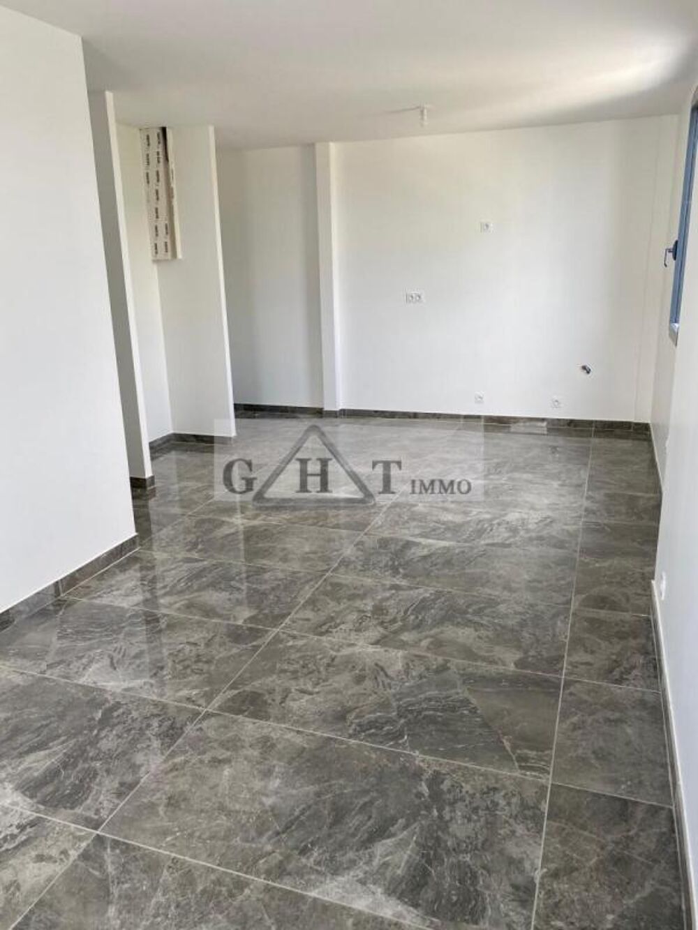   BUREAUX 30M2 A LOUER SAINT PIERRE DU PERRAY 