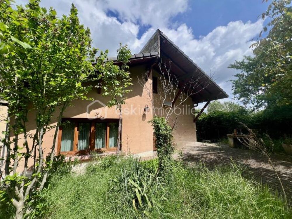 Grande maison familiale avec jardin, terrasse et beau potentiel à Forbach