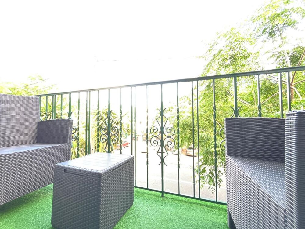 Magnifique appartement T3 de 77 m2 avec garage, situé au second et dernier étage sans ascenseur d'une petite copropriété aux fa