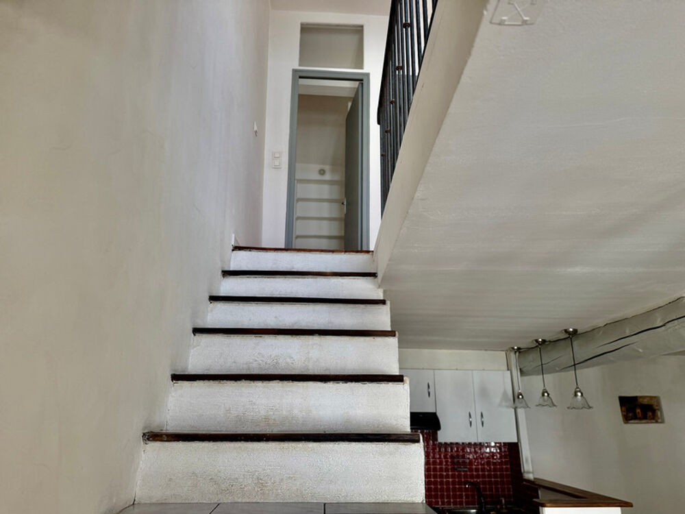 Maison de village 2 niveaux  Hameau calme Aix-en-Provence  Charme + Potentiel