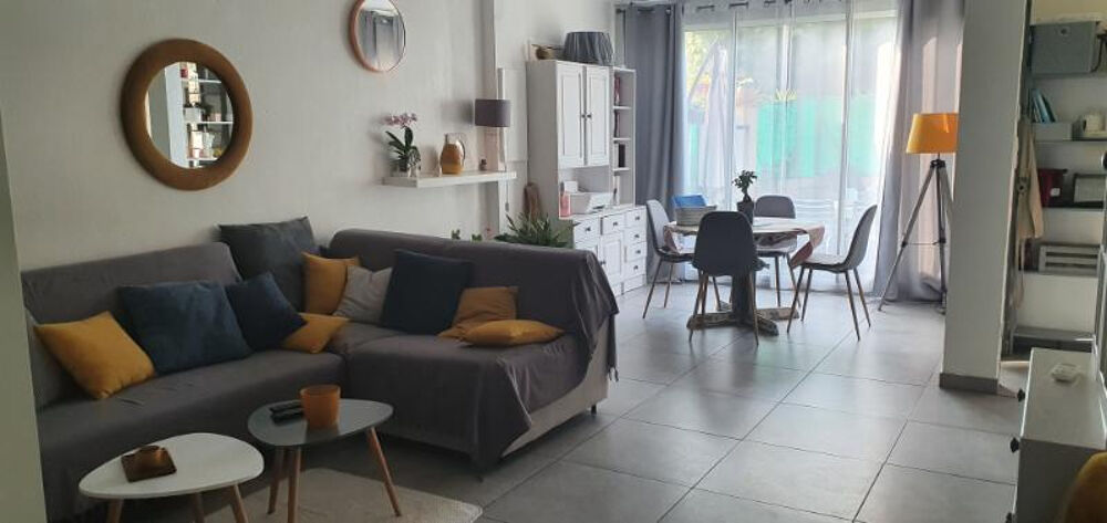 Vente Appartement Appartement Cogolin 2 pièce(s) 56.74 m2 Coup de Coeur dans quartier résidentiel  sécuriser avec place de parking situé en rez de Cogolin
