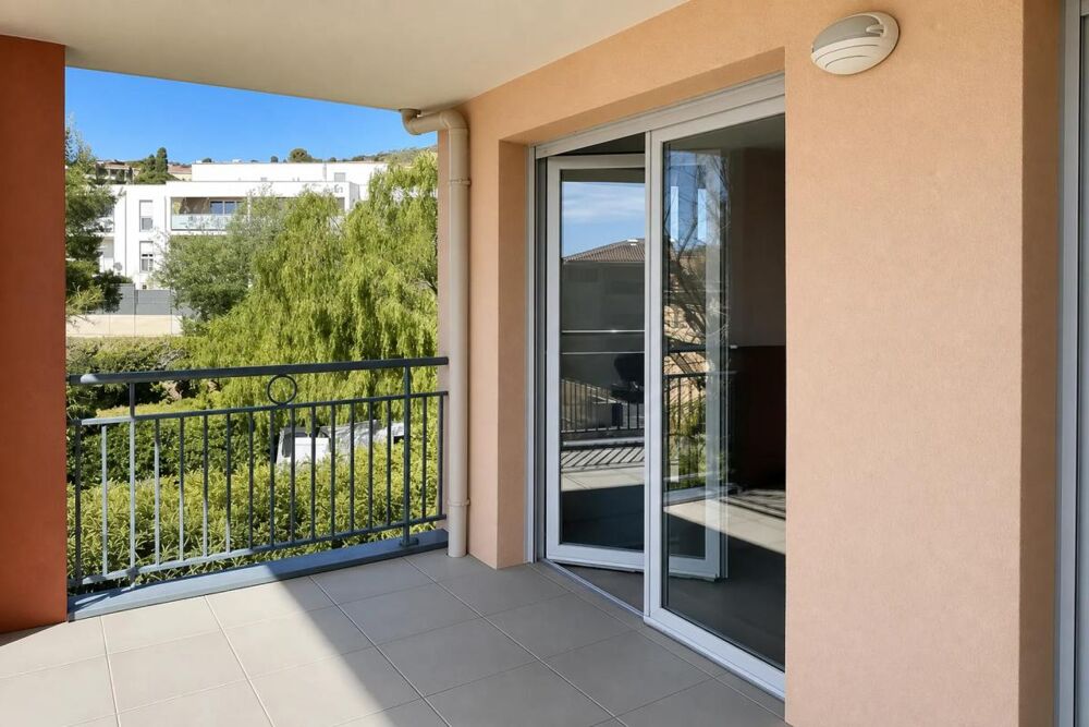 Appartement 3 pièces, terrasse et garage, Bormes