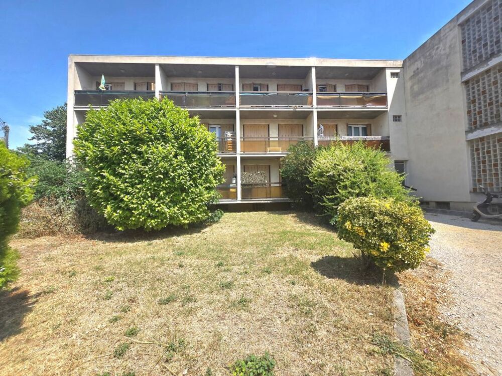 Marignane  Appartement/Studio rénové avec jardin, balcon et accès direct au sous-sol privatif de 32,70 m² !