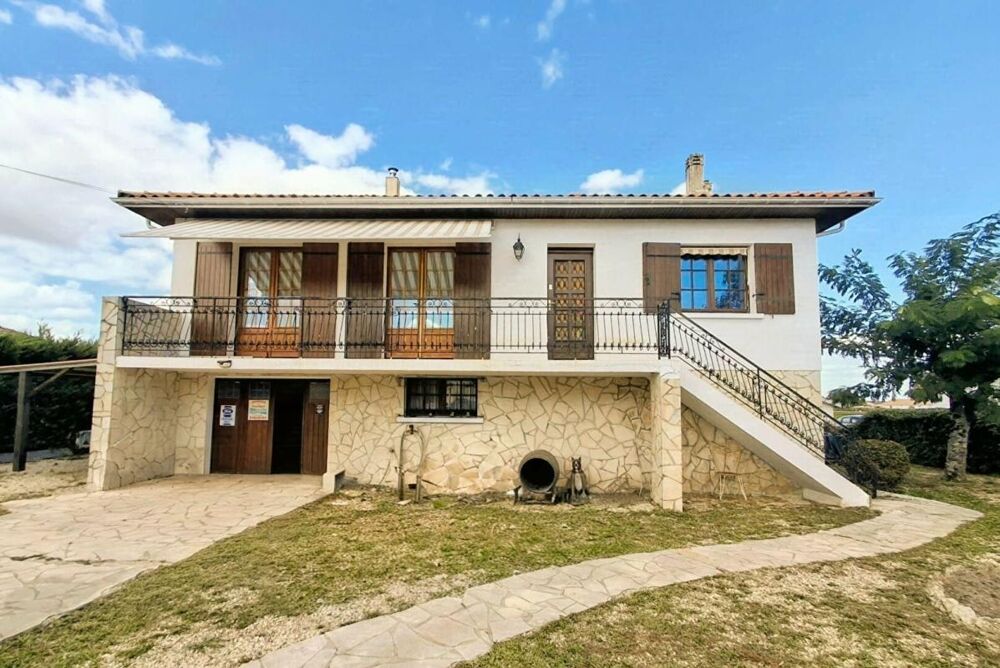 Maison dans une impasse, 90 m² habitables + 90 m² supplémentaires avec chambre et salle d'eau, grand garage et jardin de 779 m²