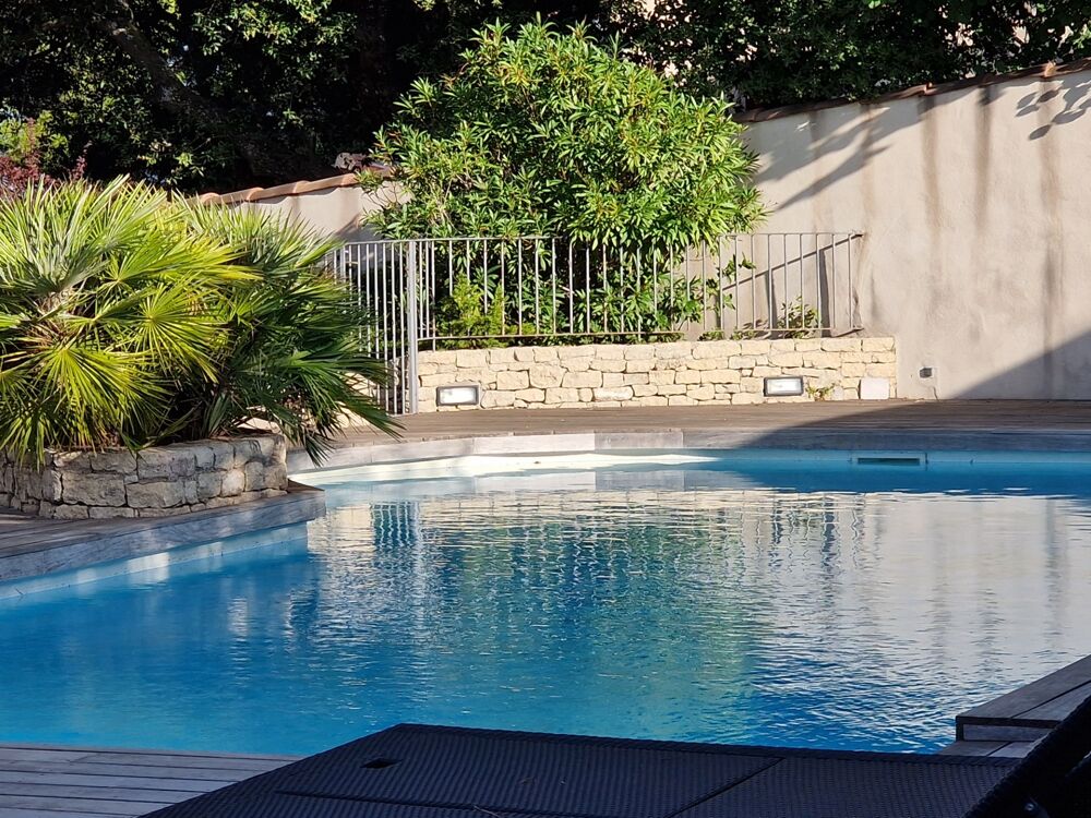 à vendre  Propriété/château Saignon (84400)