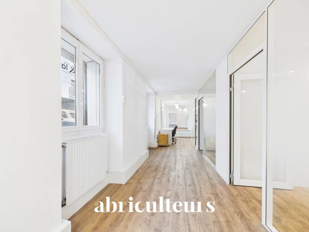   Bureau au rdc de 64m2 -- Espace cuisine - WC et douche - Dépendance - 98 rue Jean Fraix - Rezé Reze
