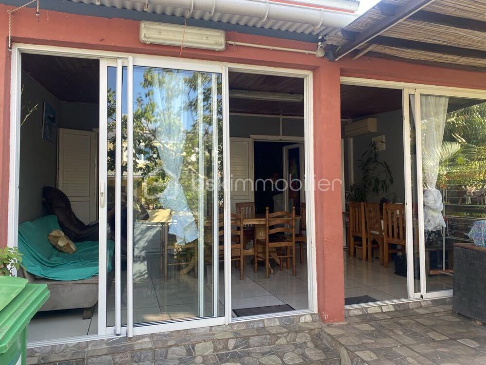 Maison 96m2 duplex mitoyenne Saint Pierre Terre Sainte