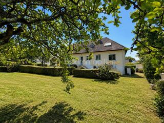  Propriété/château à vendre 8 pièces 136 m²