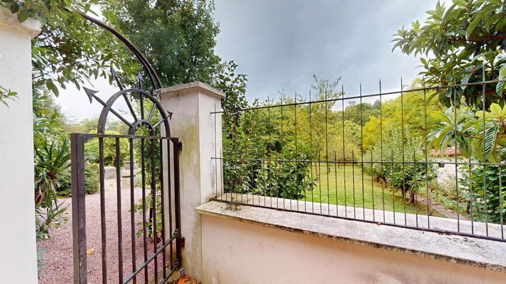MAISON BOURGEOISE 229 M2 + dépendance 155 m2 PRIX 467900