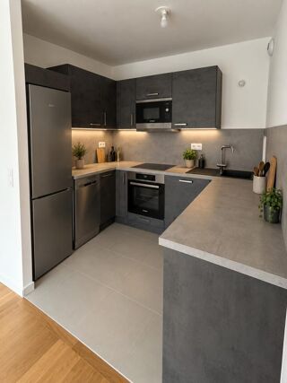 Vente Appartement ** NOUVEAU !! SUPERBE 2 PIÈCES EN ÉTAGE ÉLEVÉ – LUMINOSITÉ & CONFORT ! ** Rueil malmaison