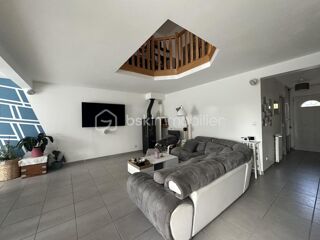  Maison à louer 6 pièces 137 m²